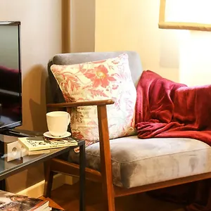 Apartment 92 - Your In, Lisbon